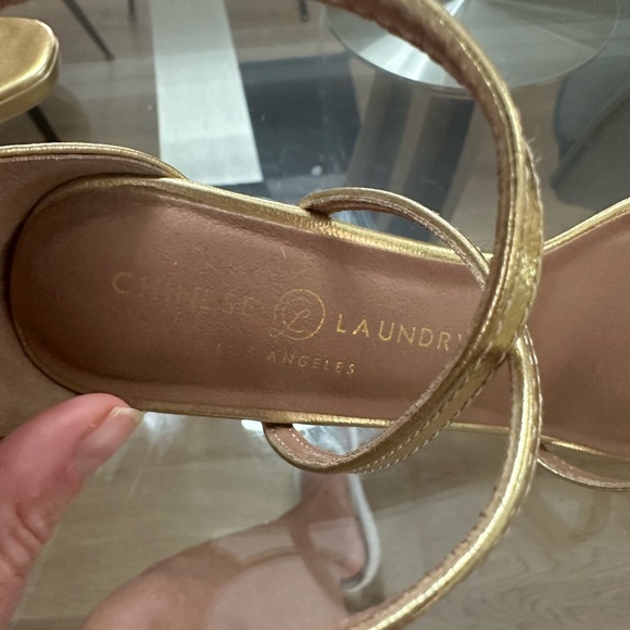 Chinese Laundry Gold Block Heels 6. - Picture 4 of 5